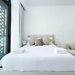 Your Jvc Hideaway Studio With Balcony And Amenities