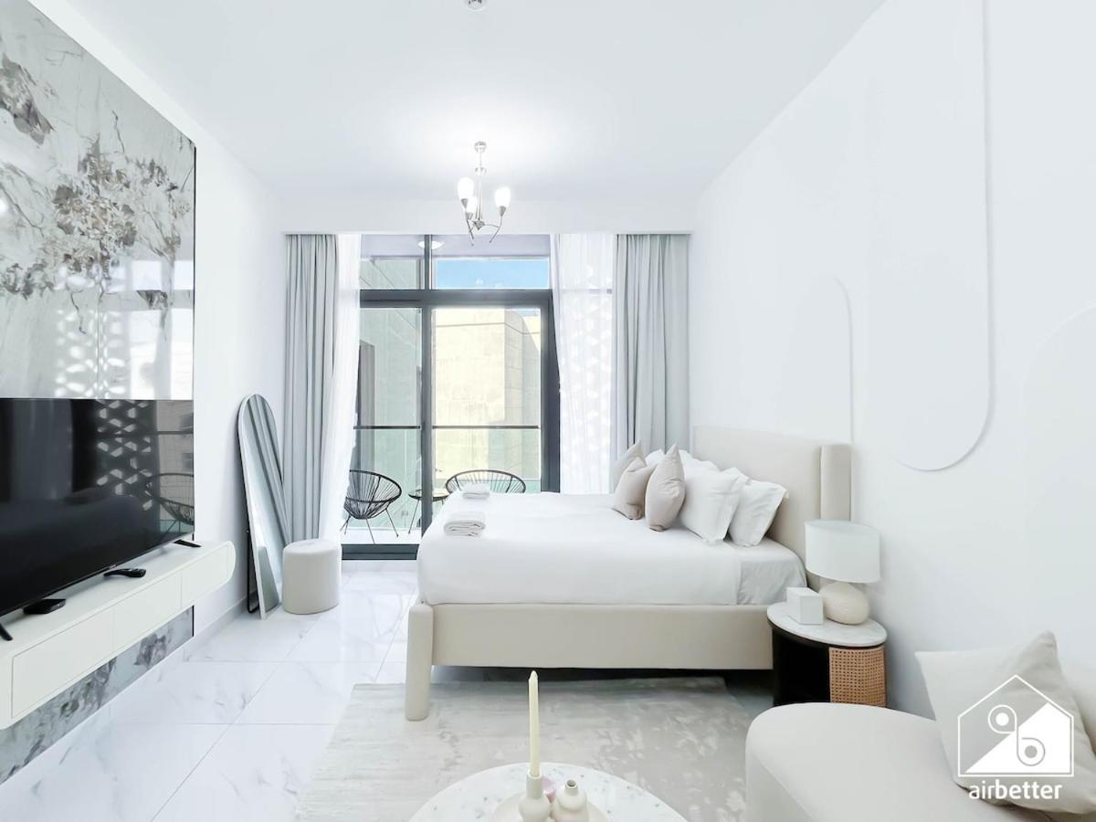 Your Jvc Hideaway With Balcony And Amenities