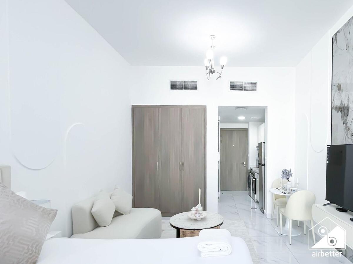 Apartment Your Jvc Hideaway With Balcony And Amenities *