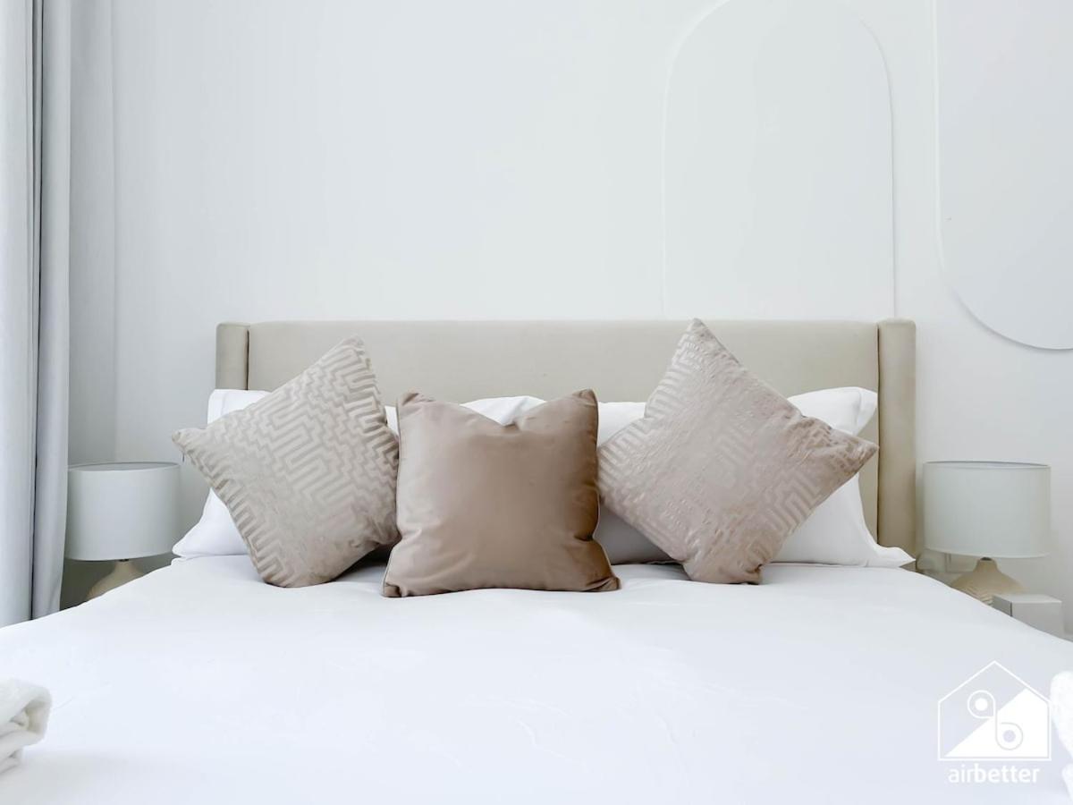 Apartment Your Jvc Hideaway With Balcony And Amenities *
