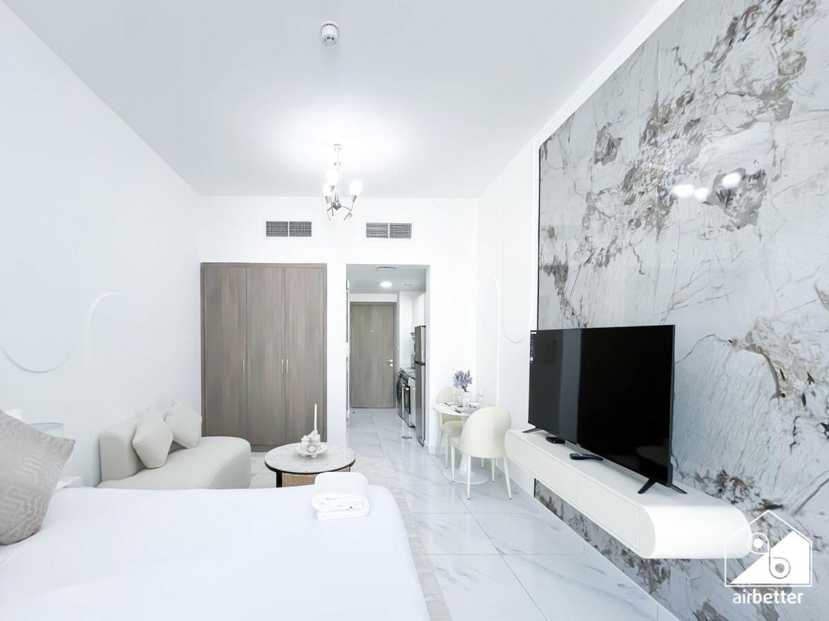 Apartment Your Jvc Hideaway With Balcony And Amenities